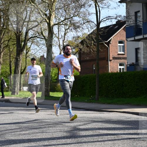 12.04.2026 - 45. Internationalen Wilhelmsburger Insellauf J. Mangold http://msf.ph/oto/9457323 12.04.2026 10:32:59 Ziel 5623, 3708, 4322, 3327, 5764, 2892, 5821, 4738, 2893, 5821, 4738, 2893, 5843, 3447, 4441 meine-sportfotos.de
