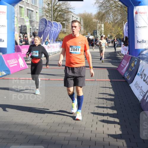 12.04.2026 - 45. Internationalen Wilhelmsburger Insellauf Strokosch-Dieckow http://msf.ph/oto/9457351 12.04.2026 10:47:00 Ziel 2841, 5726, 5562, 3484, 4331, 3553, 3713 meine-sportfotos.de