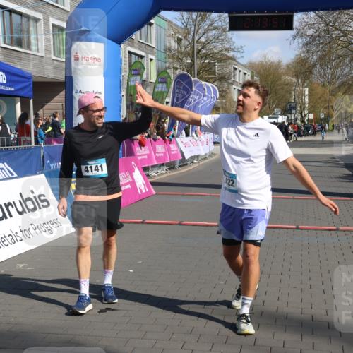 12.04.2026 - 45. Internationalen Wilhelmsburger Insellauf Strokosch-Dieckow http://msf.ph/oto/9457368 12.04.2026 11:03:50 Ziel 4141, 2422 meine-sportfotos.de