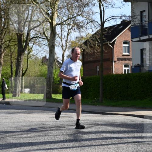 12.04.2026 - 45. Internationalen Wilhelmsburger Insellauf J. Mangold http://msf.ph/oto/9457372 12.04.2026 10:33:02 Ziel 5623, 3708, 4322, 3327, 5764, 2892, 5821, 4738, 2893, 5843, 3447, 4441, 4945 meine-sportfotos.de
