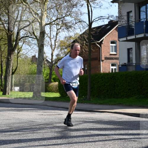 12.04.2026 - 45. Internationalen Wilhelmsburger Insellauf J. Mangold http://msf.ph/oto/9457377 12.04.2026 10:33:02 Ziel 5623, 3708, 4322, 3327, 5764, 2892, 5821, 4738, 2893, 5843, 3447, 4441, 4945 meine-sportfotos.de