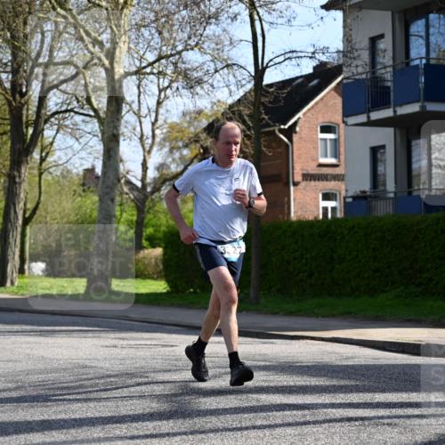 12.04.2026 - 45. Internationalen Wilhelmsburger Insellauf J. Mangold http://msf.ph/oto/9457380 12.04.2026 10:33:02 Ziel 5623, 3708, 4322, 3327, 5764, 2892, 5821, 4738, 2893, 5843, 3447, 4441, 4945 meine-sportfotos.de