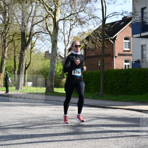 12.04.2026 - 45. Internationalen Wilhelmsburger Insellauf J. Mangold http://msf.ph/oto/9457394 12.04.2026 10:33:07 Ziel 5623, 3708, 4322, 3327, 5764, 2892, 5821, 4738, 2893, 5843, 3447, 4441, 4441, 4945, 4043, 2632 meine-sportfotos.de