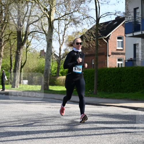 12.04.2026 - 45. Internationalen Wilhelmsburger Insellauf J. Mangold http://msf.ph/oto/9457396 12.04.2026 10:33:07 Ziel 5623, 3708, 4322, 3327, 5764, 2892, 5821, 4738, 2893, 5843, 3447, 4441, 4441, 4945, 4043, 2632 meine-sportfotos.de