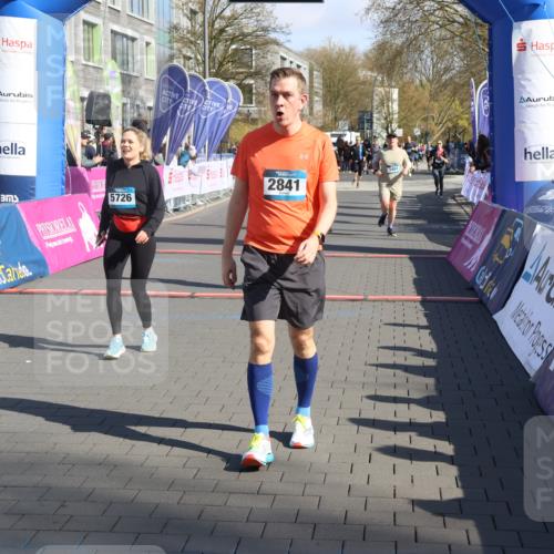 12.04.2026 - 45. Internationalen Wilhelmsburger Insellauf Strokosch-Dieckow http://msf.ph/oto/9457398 12.04.2026 10:47:00 Ziel 2841, 5726, 5562, 3484, 4331, 3553, 3713 meine-sportfotos.de