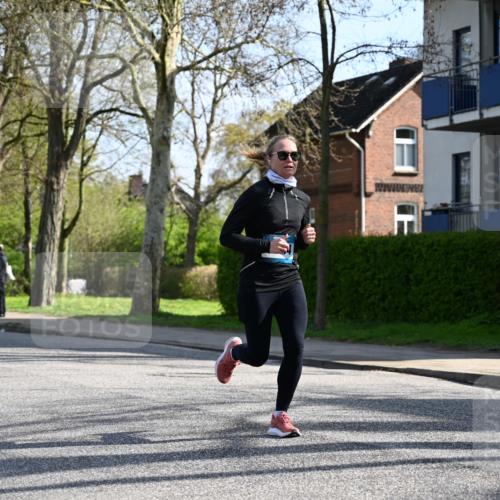 12.04.2026 - 45. Internationalen Wilhelmsburger Insellauf J. Mangold http://msf.ph/oto/9457399 12.04.2026 10:33:07 Ziel 5623, 3708, 4322, 3327, 5764, 2892, 5821, 4738, 2893, 5843, 3447, 4441, 4441, 4945, 4043, 2632 meine-sportfotos.de