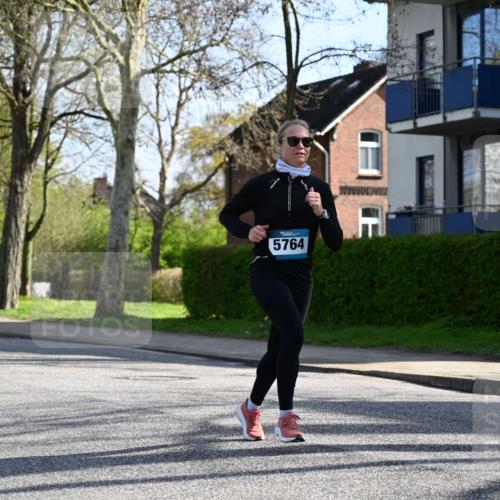 12.04.2026 - 45. Internationalen Wilhelmsburger Insellauf J. Mangold http://msf.ph/oto/9457406 12.04.2026 10:33:07 Ziel 5623, 3708, 4322, 3327, 5764, 2892, 5821, 4738, 2893, 5843, 3447, 4441, 4441, 4945, 4043, 2632 meine-sportfotos.de