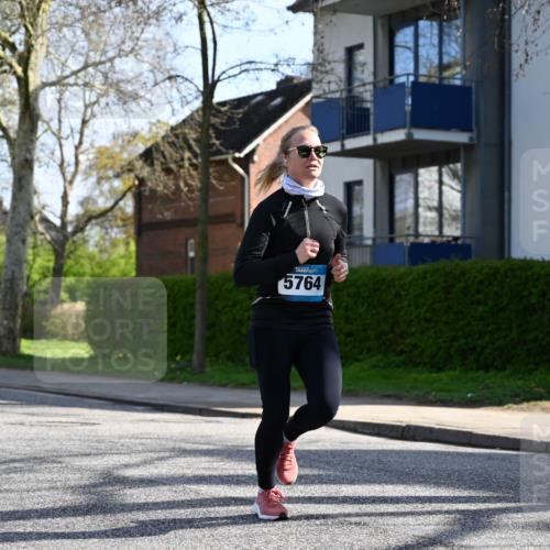 12.04.2026 - 45. Internationalen Wilhelmsburger Insellauf J. Mangold http://msf.ph/oto/9457414 12.04.2026 10:33:07 Ziel 5623, 3708, 4322, 3327, 5764, 2892, 5821, 4738, 2893, 5843, 3447, 4441, 4441, 4945, 4043, 2632 meine-sportfotos.de