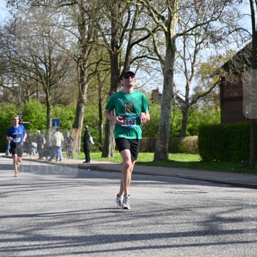 12.04.2026 - 45. Internationalen Wilhelmsburger Insellauf J. Mangold http://msf.ph/oto/9457419 12.04.2026 10:33:12 Ziel 3327, 5764, 2892, 5821, 4738, 2893, 5843, 3447, 4441, 4945, 4043, 2632, 2504 meine-sportfotos.de