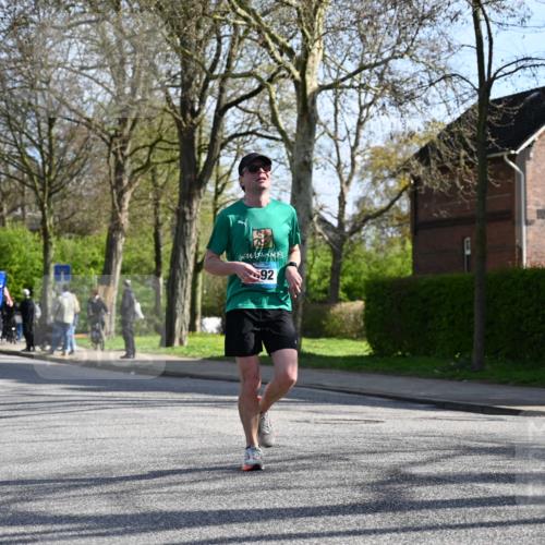 12.04.2026 - 45. Internationalen Wilhelmsburger Insellauf J. Mangold http://msf.ph/oto/9457426 12.04.2026 10:33:12 Ziel 3327, 5764, 2892, 5821, 4738, 2893, 5843, 3447, 4441, 4945, 4043, 2632, 2504 meine-sportfotos.de