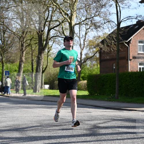 12.04.2026 - 45. Internationalen Wilhelmsburger Insellauf J. Mangold http://msf.ph/oto/9457433 12.04.2026 10:33:12 Ziel 3327, 5764, 2892, 5821, 4738, 2893, 5843, 3447, 4441, 4945, 4043, 2632, 2504 meine-sportfotos.de
