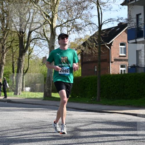 12.04.2026 - 45. Internationalen Wilhelmsburger Insellauf J. Mangold http://msf.ph/oto/9457440 12.04.2026 10:33:12 Ziel 3327, 5764, 2892, 5821, 4738, 2893, 5843, 3447, 4441, 4945, 4043, 2632, 2504 meine-sportfotos.de