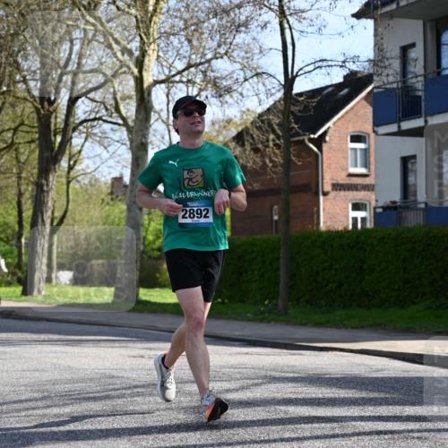12.04.2026 - 45. Internationalen Wilhelmsburger Insellauf J. Mangold http://msf.ph/oto/9457442 12.04.2026 10:33:12 Ziel 3327, 5764, 2892, 5821, 4738, 2893, 5843, 3447, 4441, 4945, 4043, 2632, 2504 meine-sportfotos.de