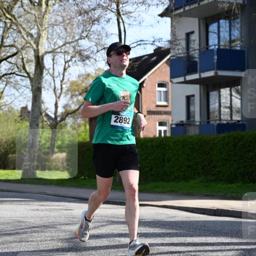 12.04.2026 - 45. Internationalen Wilhelmsburger Insellauf J. Mangold http://msf.ph/oto/9457453 12.04.2026 10:33:13 Ziel 3327, 5764, 2892, 5821, 4738, 2893, 5843, 5843, 3447, 4441, 4945, 4043, 2632, 2504, 4196 meine-sportfotos.de