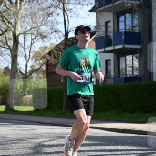 12.04.2026 - 45. Internationalen Wilhelmsburger Insellauf J. Mangold http://msf.ph/oto/9457457 12.04.2026 10:33:13 Ziel 3327, 5764, 2892, 5821, 4738, 2893, 5843, 5843, 3447, 4441, 4945, 4043, 2632, 2504, 4196 meine-sportfotos.de