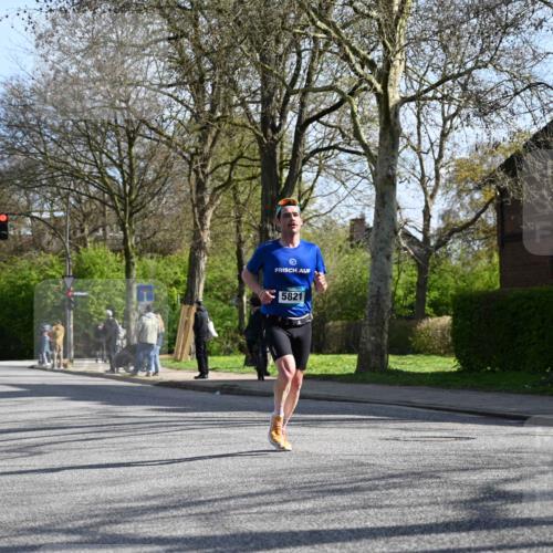 12.04.2026 - 45. Internationalen Wilhelmsburger Insellauf J. Mangold http://msf.ph/oto/9457462 12.04.2026 10:33:15 Ziel 5764, 2892, 5821, 4738, 2893, 5843, 3447, 4441, 4945, 4043, 2632, 2504, 4196, 5238, 5239, 5294 meine-sportfotos.de