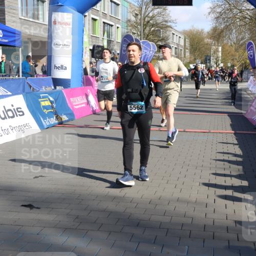 12.04.2026 - 45. Internationalen Wilhelmsburger Insellauf Strokosch-Dieckow http://msf.ph/oto/9457469 12.04.2026 10:47:03 Ziel 5562, 3484, 4331, 3553, 3713, 3860 meine-sportfotos.de