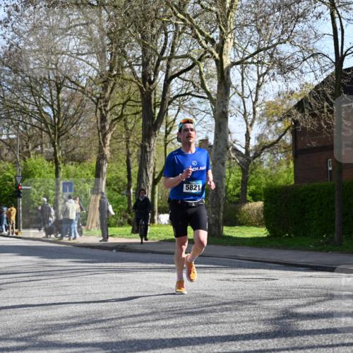 12.04.2026 - 45. Internationalen Wilhelmsburger Insellauf J. Mangold http://msf.ph/oto/9457474 12.04.2026 10:33:15 Ziel 5764, 2892, 5821, 4738, 2893, 5843, 3447, 4441, 4945, 4043, 2632, 2504, 4196, 5238, 5239, 5294 meine-sportfotos.de