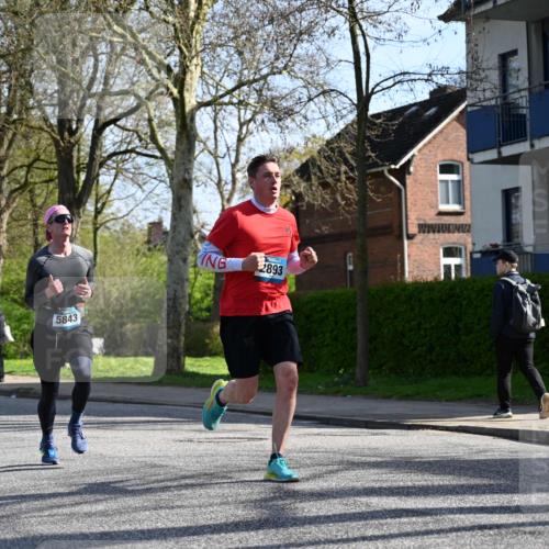 12.04.2026 - 45. Internationalen Wilhelmsburger Insellauf J. Mangold http://msf.ph/oto/9457508 12.04.2026 10:33:27 Ziel 5821, 4738, 2893, 5843, 3447, 4441, 4945, 4043, 2632, 2504, 4196, 5238, 5239, 5294, 5238, 5239, 5294, 3841, 3605, 2547, 3424, 3924 meine-sportfotos.de