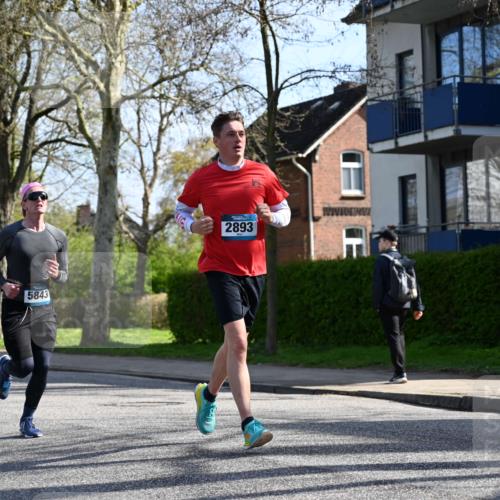 12.04.2026 - 45. Internationalen Wilhelmsburger Insellauf J. Mangold http://msf.ph/oto/9457517 12.04.2026 10:33:27 Ziel 5821, 4738, 2893, 5843, 3447, 4441, 4945, 4043, 2632, 2504, 4196, 5238, 5239, 5294, 5238, 5239, 5294, 3841, 3605, 2547, 3424, 3924 meine-sportfotos.de
