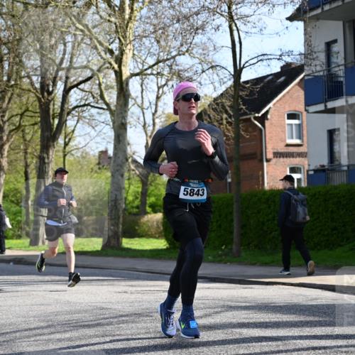 12.04.2026 - 45. Internationalen Wilhelmsburger Insellauf J. Mangold http://msf.ph/oto/9457519 12.04.2026 10:33:28 Ziel 5821, 4738, 2893, 5843, 3447, 4441, 4945, 4043, 2632, 2504, 4196, 5238, 5239, 5294, 3841, 3605, 2547, 3424, 3924 meine-sportfotos.de