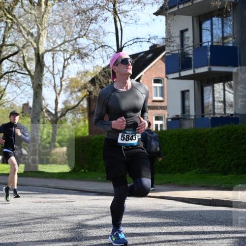 12.04.2026 - 45. Internationalen Wilhelmsburger Insellauf J. Mangold http://msf.ph/oto/9457527 12.04.2026 10:33:28 Ziel 5821, 4738, 2893, 5843, 3447, 4441, 4945, 4043, 2632, 2504, 4196, 5238, 5239, 5294, 3841, 3605, 2547, 3424, 3924 meine-sportfotos.de
