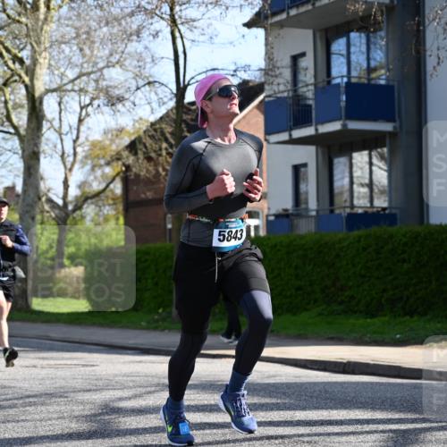 12.04.2026 - 45. Internationalen Wilhelmsburger Insellauf J. Mangold http://msf.ph/oto/9457530 12.04.2026 10:33:28 Ziel 5821, 4738, 2893, 5843, 3447, 4441, 4945, 4043, 2632, 2504, 4196, 5238, 5239, 5294, 3841, 3605, 2547, 3424, 3924 meine-sportfotos.de