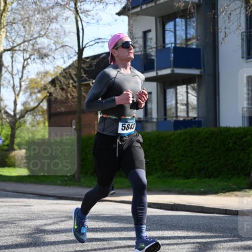 12.04.2026 - 45. Internationalen Wilhelmsburger Insellauf J. Mangold http://msf.ph/oto/9457532 12.04.2026 10:33:28 Ziel 5821, 4738, 2893, 5843, 3447, 4441, 4945, 4043, 2632, 2504, 4196, 5238, 5239, 5294, 3841, 3605, 2547, 3424, 3924 meine-sportfotos.de