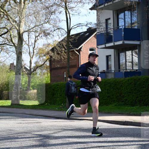 12.04.2026 - 45. Internationalen Wilhelmsburger Insellauf J. Mangold http://msf.ph/oto/9457539 12.04.2026 10:33:29 Ziel 5821, 4738, 2893, 5843, 3447, 4441, 4945, 4043, 4043, 2632, 2504, 4196, 5238, 5239, 5294, 3841, 3605, 2547, 3424, 3924 meine-sportfotos.de