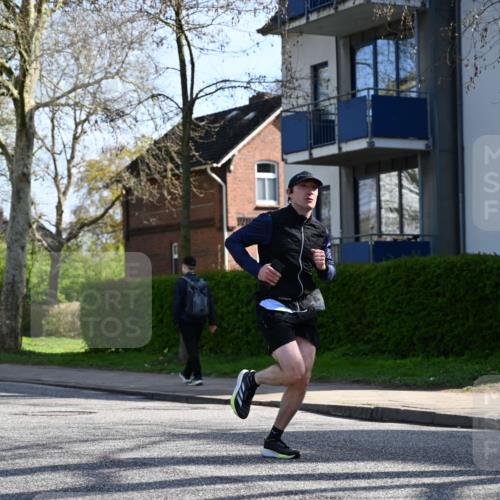 12.04.2026 - 45. Internationalen Wilhelmsburger Insellauf J. Mangold http://msf.ph/oto/9457541 12.04.2026 10:33:29 Ziel 5821, 4738, 2893, 5843, 3447, 4441, 4945, 4043, 4043, 2632, 2504, 4196, 5238, 5239, 5294, 3841, 3605, 2547, 3424, 3924 meine-sportfotos.de