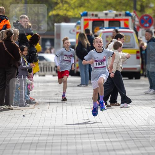 12.04.2026 - 45. Internationalen Wilhelmsburger Insellauf Michael Strokosch http://msf.ph/oto/9457543 12.04.2026 14:48:26 Laufen 771, 1824, 1835 meine-sportfotos.de