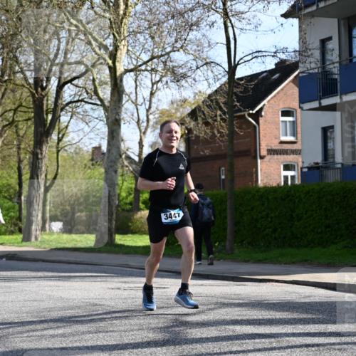 12.04.2026 - 45. Internationalen Wilhelmsburger Insellauf J. Mangold http://msf.ph/oto/9457565 12.04.2026 10:33:31 Ziel 5821, 4738, 2893, 5843, 3447, 4441, 4945, 4043, 2632, 2632, 2504, 4196, 5238, 5239, 5294, 3841, 3605, 2547, 3424, 3924 meine-sportfotos.de