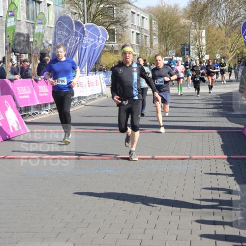 12.04.2026 - 45. Internationalen Wilhelmsburger Insellauf Strokosch-Dieckow http://msf.ph/oto/9457597 12.04.2026 10:47:09 Ziel 3860, 5538, 4706, 4700, 5803 meine-sportfotos.de