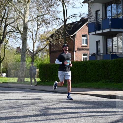 12.04.2026 - 45. Internationalen Wilhelmsburger Insellauf J. Mangold http://msf.ph/oto/9457610 12.04.2026 10:33:34 Ziel 5821, 4738, 2893, 5843, 3447, 4441, 4945, 4043, 2632, 2504, 4196, 5238, 5239, 5294, 3841, 3605, 3605, 2547, 3424, 3924, 4493, 3945 meine-sportfotos.de