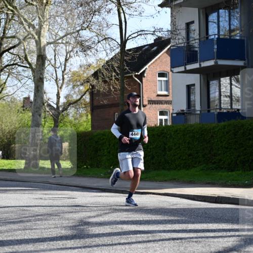 12.04.2026 - 45. Internationalen Wilhelmsburger Insellauf J. Mangold http://msf.ph/oto/9457614 12.04.2026 10:33:34 Ziel 5821, 4738, 2893, 5843, 3447, 4441, 4945, 4043, 2632, 2504, 4196, 5238, 5239, 5294, 3841, 3605, 3605, 2547, 3424, 3924, 4493, 3945 meine-sportfotos.de
