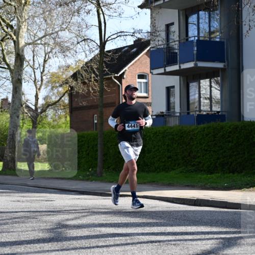 12.04.2026 - 45. Internationalen Wilhelmsburger Insellauf J. Mangold http://msf.ph/oto/9457621 12.04.2026 10:33:34 Ziel 5821, 4738, 2893, 5843, 3447, 4441, 4945, 4043, 2632, 2504, 4196, 5238, 5239, 5294, 3841, 3605, 3605, 2547, 3424, 3924, 4493, 3945 meine-sportfotos.de