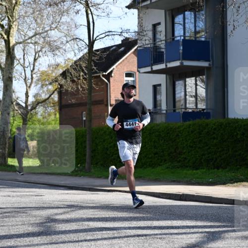 12.04.2026 - 45. Internationalen Wilhelmsburger Insellauf J. Mangold http://msf.ph/oto/9457623 12.04.2026 10:33:35 Ziel 5821, 4738, 2893, 5843, 3447, 4441, 4945, 4043, 2632, 2504, 4196, 5238, 5239, 5294, 3841, 3605, 2547, 3424, 3924, 4493, 3945 meine-sportfotos.de
