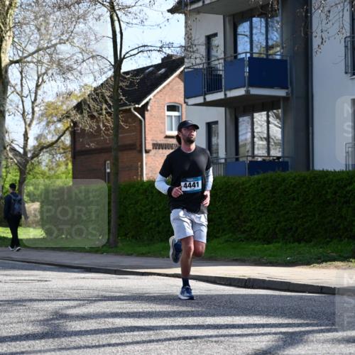 12.04.2026 - 45. Internationalen Wilhelmsburger Insellauf J. Mangold http://msf.ph/oto/9457626 12.04.2026 10:33:35 Ziel 5821, 4738, 2893, 5843, 3447, 4441, 4945, 4043, 2632, 2504, 4196, 5238, 5239, 5294, 3841, 3605, 2547, 3424, 3924, 4493, 3945 meine-sportfotos.de