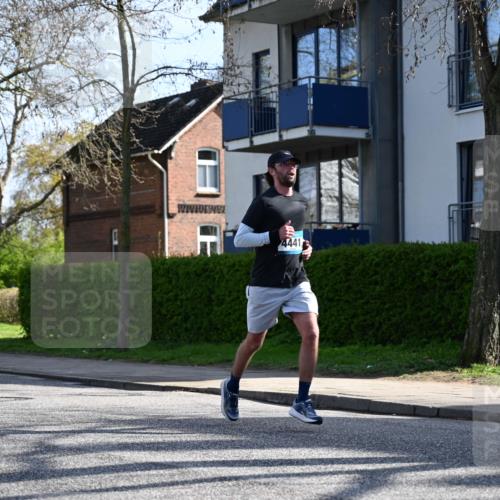 12.04.2026 - 45. Internationalen Wilhelmsburger Insellauf J. Mangold http://msf.ph/oto/9457632 12.04.2026 10:33:35 Ziel 5821, 4738, 2893, 5843, 3447, 4441, 4945, 4043, 2632, 2504, 4196, 5238, 5239, 5294, 3841, 3605, 2547, 3424, 3924, 4493, 3945 meine-sportfotos.de