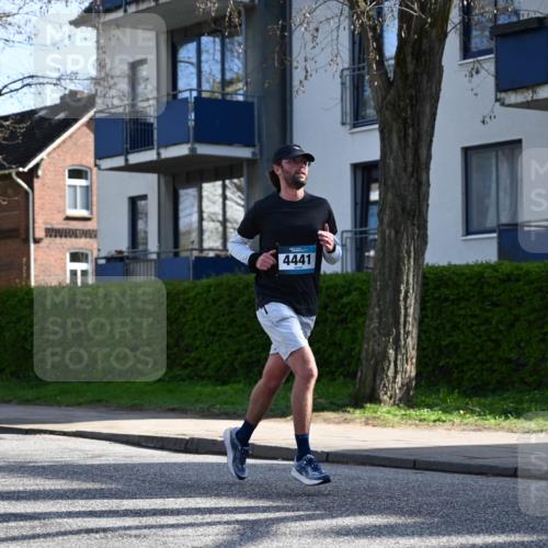 12.04.2026 - 45. Internationalen Wilhelmsburger Insellauf J. Mangold http://msf.ph/oto/9457641 12.04.2026 10:33:35 Ziel 5821, 4738, 2893, 5843, 3447, 4441, 4945, 4043, 2632, 2504, 4196, 5238, 5239, 5294, 3841, 3605, 2547, 3424, 3924, 4493, 3945 meine-sportfotos.de