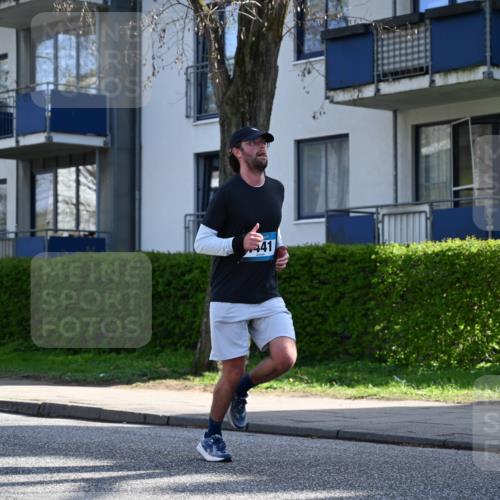 12.04.2026 - 45. Internationalen Wilhelmsburger Insellauf J. Mangold http://msf.ph/oto/9457649 12.04.2026 10:33:35 Ziel 5821, 4738, 2893, 5843, 3447, 4441, 4945, 4043, 2632, 2504, 4196, 5238, 5239, 5294, 3841, 3605, 2547, 3424, 3924, 4493, 3945 meine-sportfotos.de