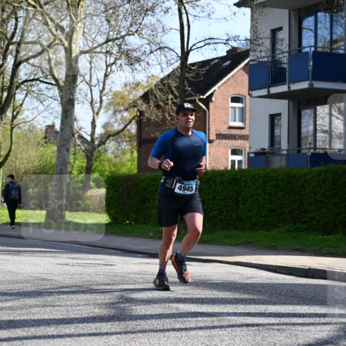 12.04.2026 - 45. Internationalen Wilhelmsburger Insellauf J. Mangold http://msf.ph/oto/9457685 12.04.2026 10:33:39 Ziel 3447, 4441, 4945, 4043, 2632, 2504, 4196, 5238, 5239, 5294, 5238, 5239, 5294, 3841, 3605, 2547, 3424, 3924, 4493, 3945, 3613 meine-sportfotos.de