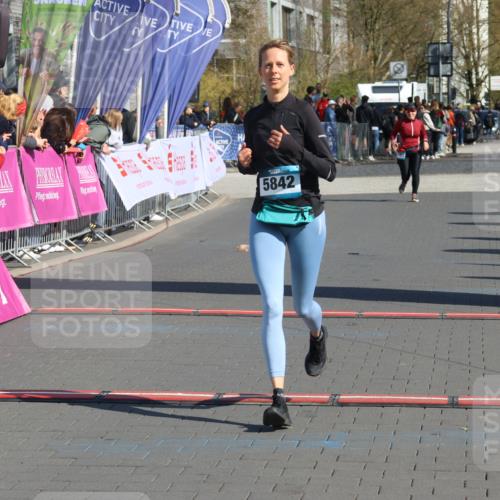 12.04.2026 - 45. Internationalen Wilhelmsburger Insellauf Strokosch-Dieckow http://msf.ph/oto/9457695 12.04.2026 11:04:11 Ziel 2914, 5842 meine-sportfotos.de