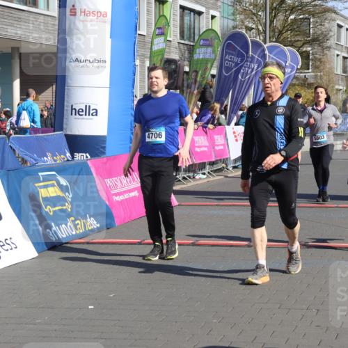 12.04.2026 - 45. Internationalen Wilhelmsburger Insellauf Strokosch-Dieckow http://msf.ph/oto/9457737 12.04.2026 10:47:10 Ziel 3860, 5538, 4706, 4700, 5803, 2206 meine-sportfotos.de
