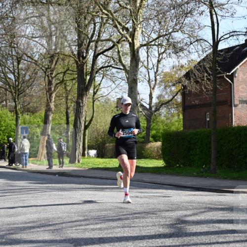 12.04.2026 - 45. Internationalen Wilhelmsburger Insellauf J. Mangold http://msf.ph/oto/9457743 12.04.2026 10:33:46 Ziel 4945, 4043, 2632, 2504, 4196, 5238, 5239, 5294, 3841, 3605, 3605, 2547, 3424, 3924, 4493, 3945, 3613, 2270, 4555, 2472, 2559, 3636 meine-sportfotos.de