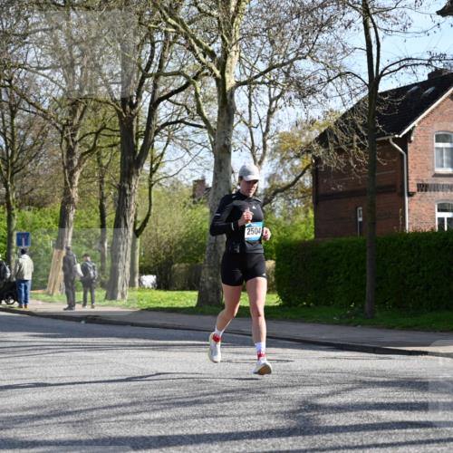 12.04.2026 - 45. Internationalen Wilhelmsburger Insellauf J. Mangold http://msf.ph/oto/9457748 12.04.2026 10:33:46 Ziel 4945, 4043, 2632, 2504, 4196, 5238, 5239, 5294, 3841, 3605, 3605, 2547, 3424, 3924, 4493, 3945, 3613, 2270, 4555, 2472, 2559, 3636 meine-sportfotos.de