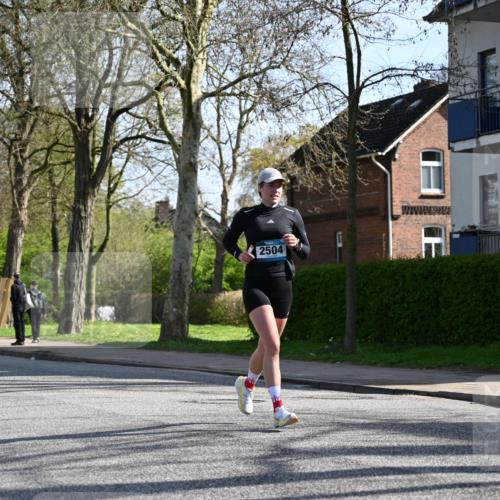 12.04.2026 - 45. Internationalen Wilhelmsburger Insellauf J. Mangold http://msf.ph/oto/9457754 12.04.2026 10:33:46 Ziel 4945, 4043, 2632, 2504, 4196, 5238, 5239, 5294, 3841, 3605, 3605, 2547, 3424, 3924, 4493, 3945, 3613, 2270, 4555, 2472, 2559, 3636 meine-sportfotos.de