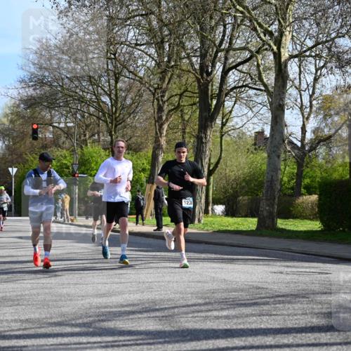 12.04.2026 - 45. Internationalen Wilhelmsburger Insellauf J. Mangold http://msf.ph/oto/9457764 12.04.2026 10:33:51 Ziel 4945, 4043, 2632, 2504, 4196, 5238, 5239, 5294, 3841, 3605, 2547, 3424, 3924, 4493, 3945, 3613, 3613, 2270, 4555, 2472, 2559, 3636, 3929, 5480, 3042, 3065 meine-sportfotos.de