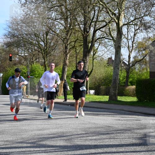 12.04.2026 - 45. Internationalen Wilhelmsburger Insellauf J. Mangold http://msf.ph/oto/9457766 12.04.2026 10:33:52 Ziel 4043, 2632, 2504, 4196, 5238, 5239, 5294, 3841, 3605, 2547, 3424, 3924, 4493, 3945, 3613, 2270, 4555, 2472, 2559, 3636, 3929, 5480, 3042, 3065 meine-sportfotos.de