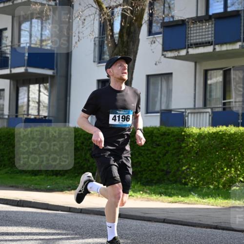 12.04.2026 - 45. Internationalen Wilhelmsburger Insellauf J. Mangold http://msf.ph/oto/9457772 12.04.2026 10:33:56 Ziel 2632, 2504, 4196, 5238, 5239, 5294, 3841, 3605, 2547, 3424, 3924, 4493, 4493, 3945, 3613, 2270, 4555, 2472, 2559, 3636, 3929, 5480, 3042, 3065, 2123 meine-sportfotos.de